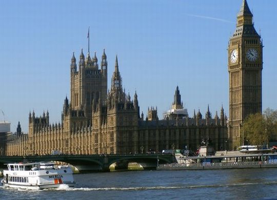 Big Ben dal Tamigi